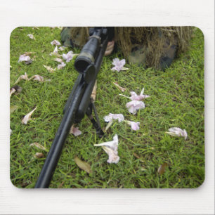 Tapis De Souris Le soldat pratique la tactique de tireur isolé