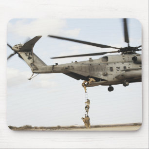 Tapis De Souris Les pararescuemen de l'Armée de l'Air conduisent