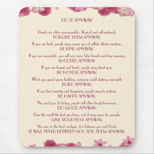 Tapis De Souris Les pétales roses le font de toute façon