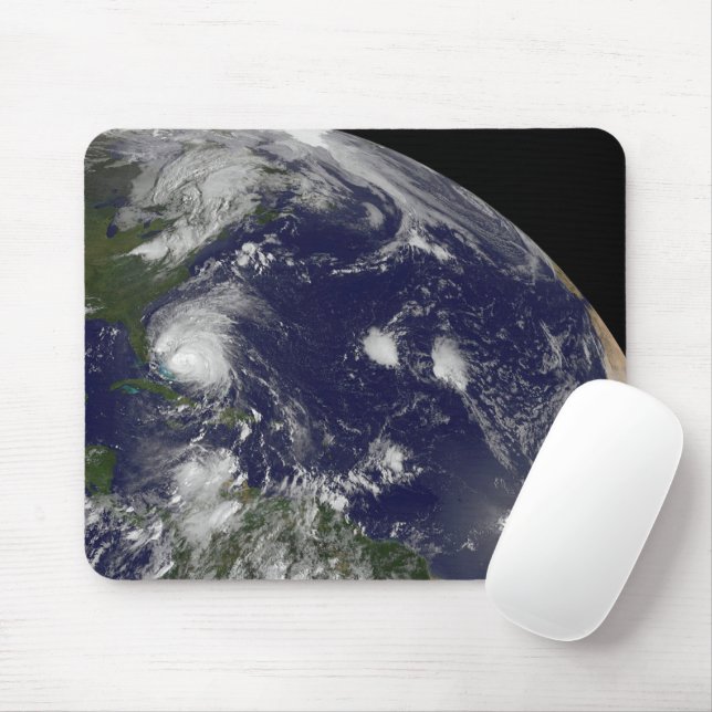 Tapis De Souris L'Ouragan Irene Traverse Les Bahamas. (Avec souris)