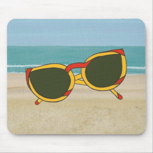 Tapis De Souris Lunettes de soleil jaune rouge sur la plage de Mou