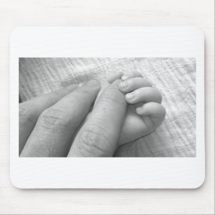 Tapis De Souris Mains de bébé doigts mains tenant serrant doux