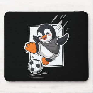 Tapis De Souris Manchot jouant au football en bottant le football 