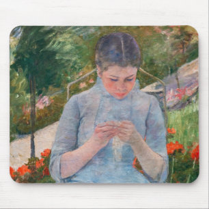 Tapis De Souris Mary Cassatt - Jeune fille cousant dans un jardin