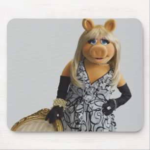 Tapis De Souris Mlle Piggy penchée sur une chaise
