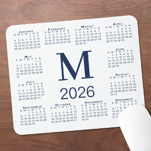 Tapis De Souris Monogramme Bleu Marine Calendrier 2026 sur Blanc