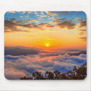 Tapis De Souris Montagnes Seoraksan couvertes de brouillard au lev