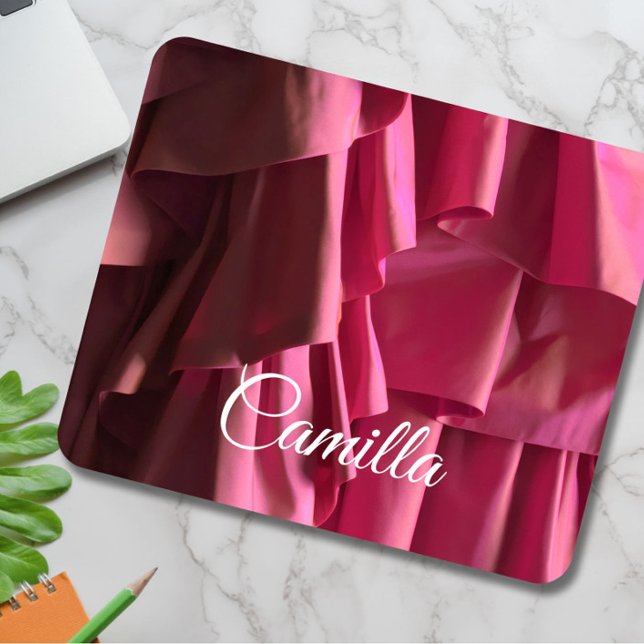 Tapis De Souris Motif de rouffles roses chaudes personnalisées (Glam up your workday with this personalized and pretty hot pink ruffle pattern modern mouse pad! )