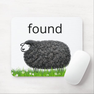 Tapis De Souris Mouton Noir Laineux Dans l'Herbe avec Texte Trouvé