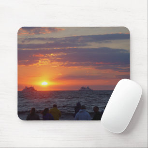 Tapis De Souris Navires Passant Sous Le Coucher De Soleil D'Automn