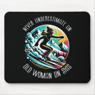 Tapis De Souris Ne Sous-Estimez Jamais Une Vieille Femme Sur Skier
