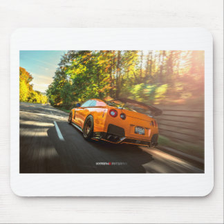 Tapis De Souris Nissan GT-R orange déchirant par des rues de