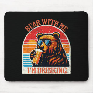 Tapis De Souris Ours buvant de la bière à l'extérieur drôle grizzl