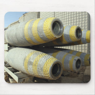 Tapis De Souris Six bombes GBU-12 se reposent dans un support