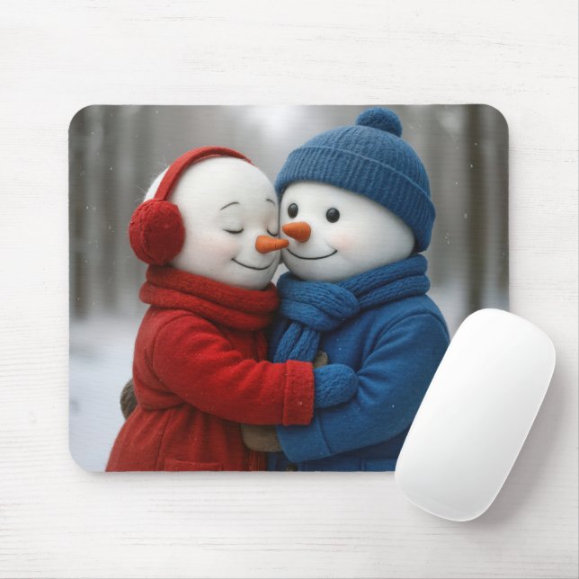 Tapis De Souris Snowman Couple Hugging in Winter Forest (Avec souris)