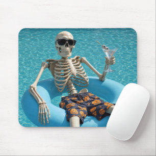 Tapis De Souris Squelette d'Halloween flottant dans une piscine