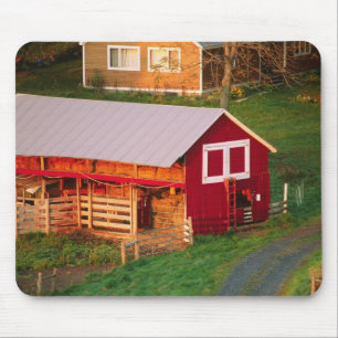 Tapis De Souris Tâches matinales à la ferme. USA, Vermont,