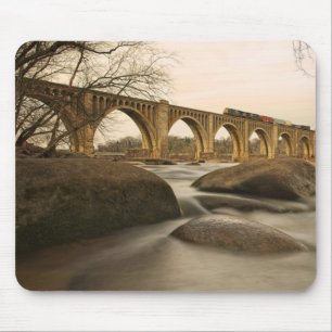 Tapis De Souris Train au-dessus de James River