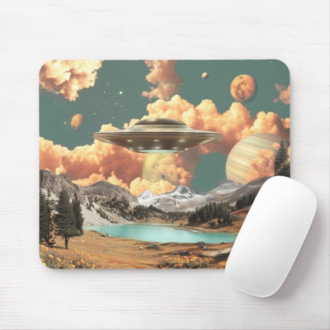 Tapis De Souris UFO surréaliste au-dessus d'un lac de montagne ave (Avec souris)