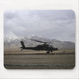 Tapis De Souris Un Apache AH-64A décolle