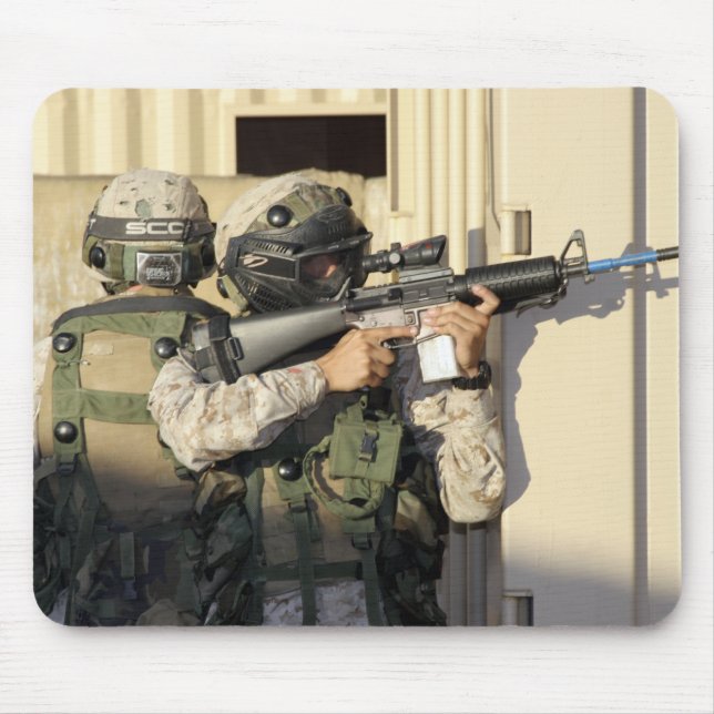 Tapis De Souris Un chef d'infanterie vise son arme (Devant)