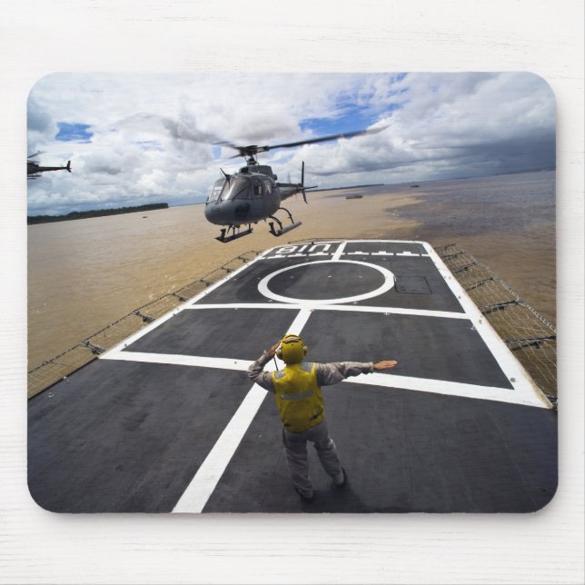 Tapis De Souris Un Eurocopter brésilien se prépare à atterrir (Devant)