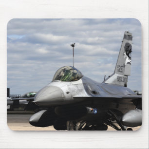 Tapis De Souris Un faucon F-16 de combat