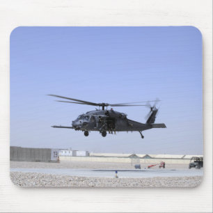 Tapis De Souris Un HH-60G Pave Hawk décolle du Camp Bastio