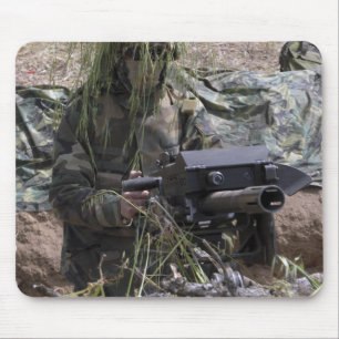 Tapis De Souris Un soldat avec lance-grenades MK-19