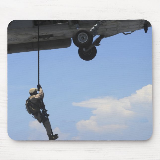 Tapis De Souris Un technicien en élimination d'explosifs (Devant)