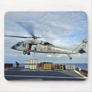 Tapis De Souris Un vol MH-60S Seahawk se prépare à livrer des muni
