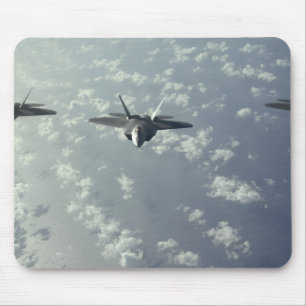Tapis De Souris Une formation de trois-bateau de F-22 Raptors