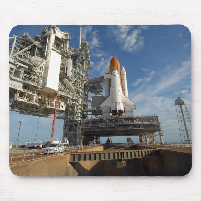 Tapis De Souris Une vue Space Shuttle Atlantis sur Launch Pad 39A (Devant)