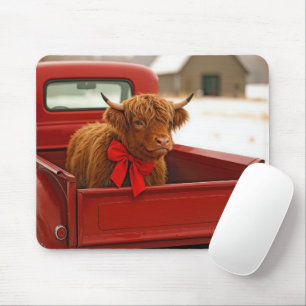 Tapis De Souris Vache des Highlands à Noël dans un vieux camion ro