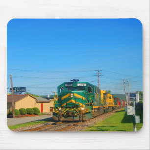Tapis de souris vert de train de fret de montagne