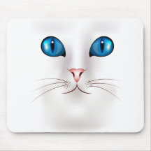 Visage de chat blanc avec yeux bleus