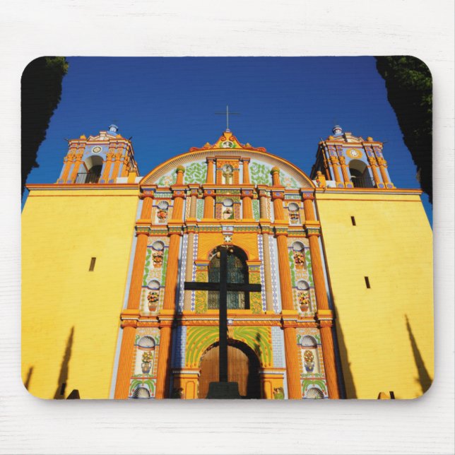 Tapis De Souris Vue d'angle faible d'église fleurie jaune (Devant)