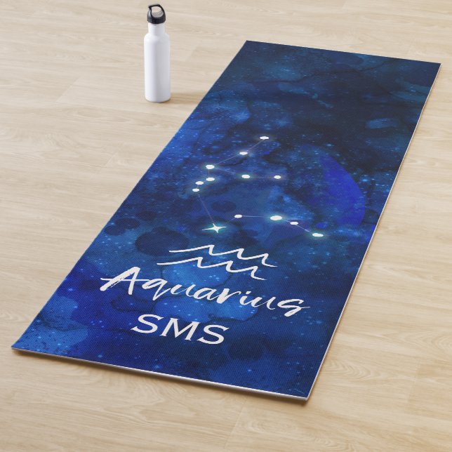 Tapis De Yoga Aquarius Zodiac Constellation Blue Galaxy Monogram (En situation)