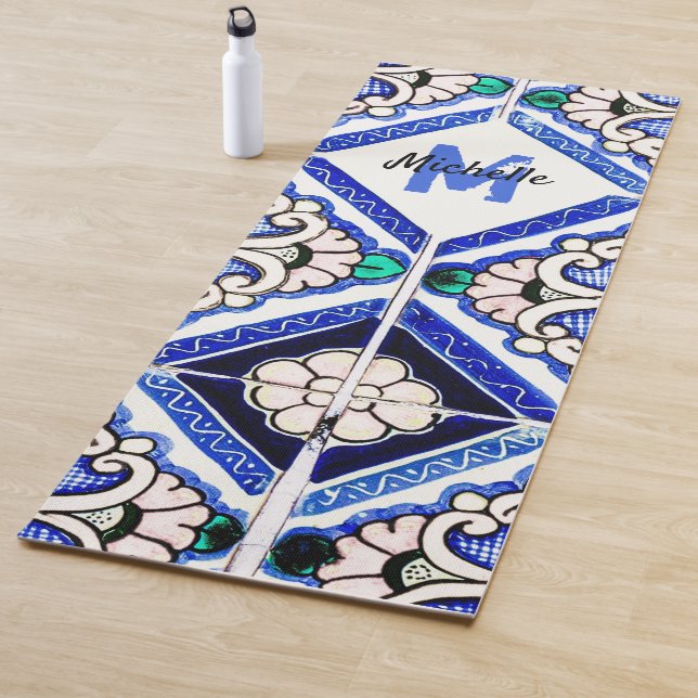 Tapis De Yoga Azulejo Motif espagnol Carreaux marine Monogramme  (En situation)