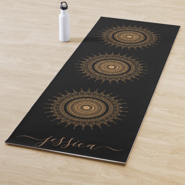 Tapis De Yoga Beau Black Gold Mandala Nom personnalisé (En situation)