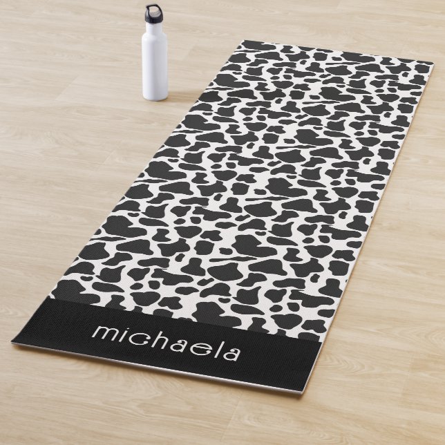 Tapis De Yoga Black and White Cow Spots Pattern (En situation)