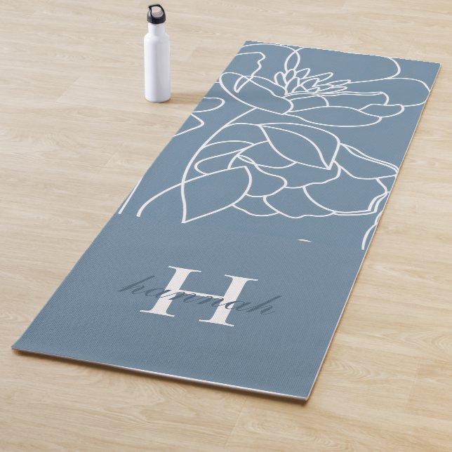 Tapis De Yoga Blue Wildflower Hand Drawn Custom Monogram Name (En situation)
