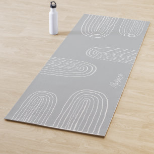 Tapis De Yoga Boho Grey Mid Century Chic Rainbow Monogramme