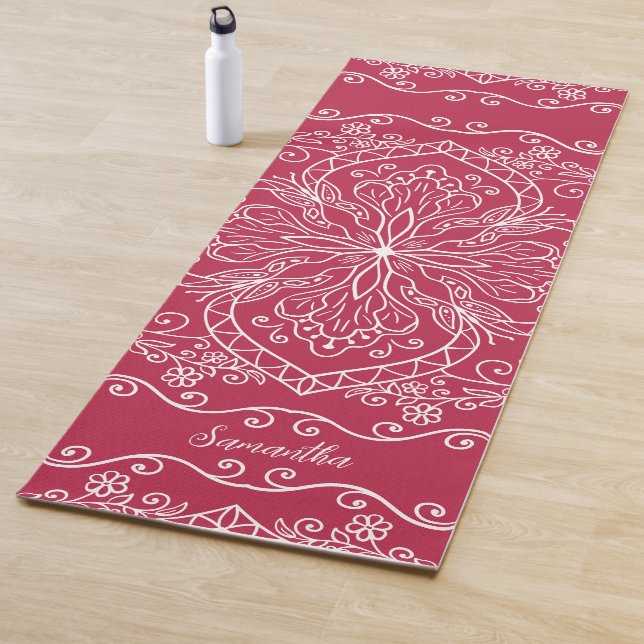 Tapis De Yoga Boho Magenta Rouge Rose Mandala Élégant Monogramme (En situation)