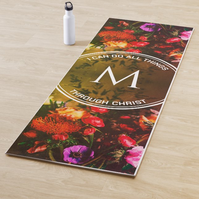 Tapis De Yoga Bouquet floral élégant Monogramme RED (En situation)
