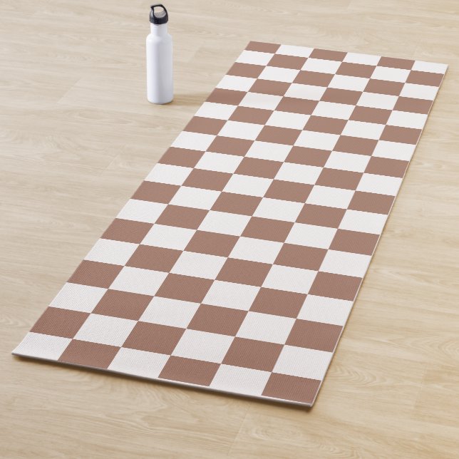 Tapis De Yoga Carrés Checker mocha brun blanc géométrique rétro (En situation)
