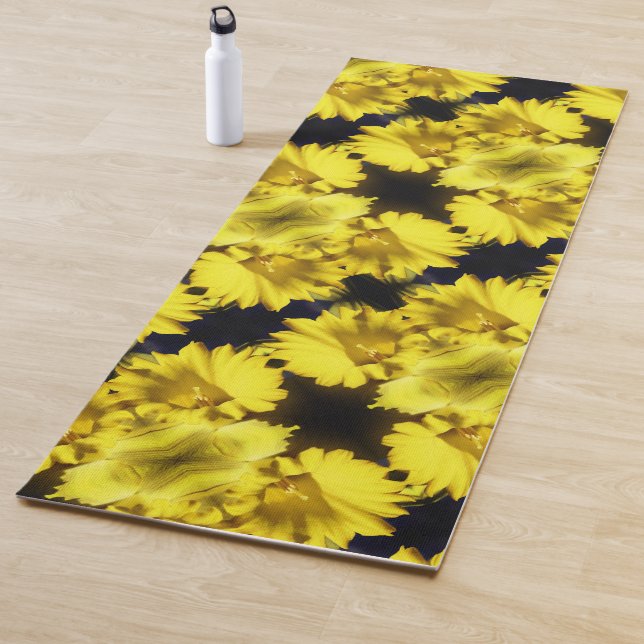 Tapis De Yoga Centre de la jonquille jaune Abstrait Floral (En situation)