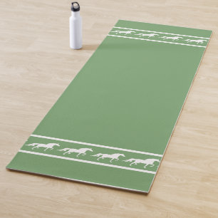 Tapis De Yoga Chevaux blancs élégants et chics sur fond vert lau