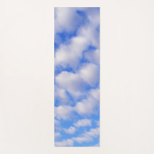 Cieux bleus et nuages pelucheux
