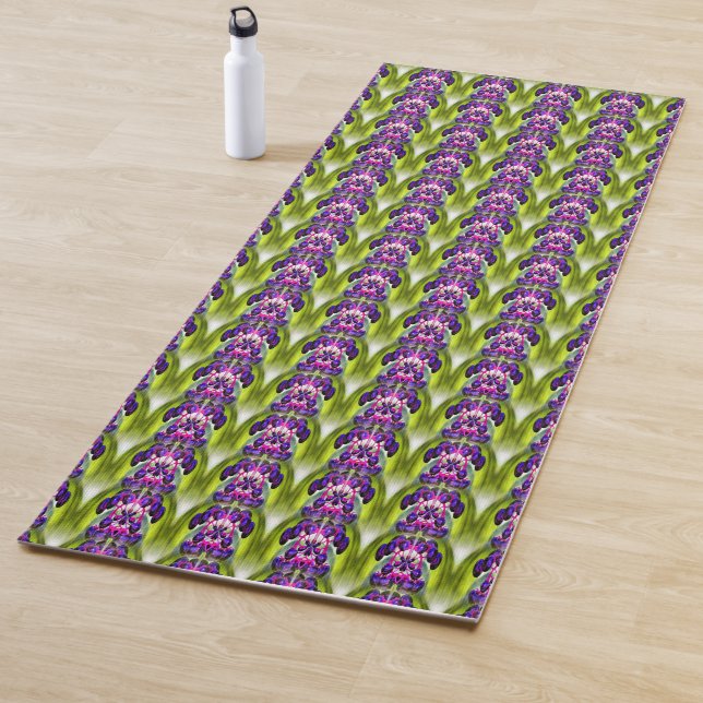 Tapis De Yoga Conception Abstraite de baies pourpres (En situation)